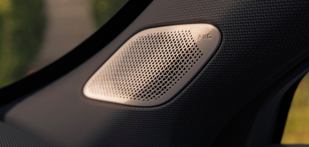 Sistema de audio AKG con 13 bocinas en tu Cadillac XT4 2024, camioneta compacta de lujo