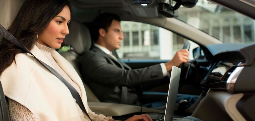 OnStar® 4G LTE con hotspot de Wi-Fi incluido en tu Cadillac XT4 2024, camioneta compacta de lujo