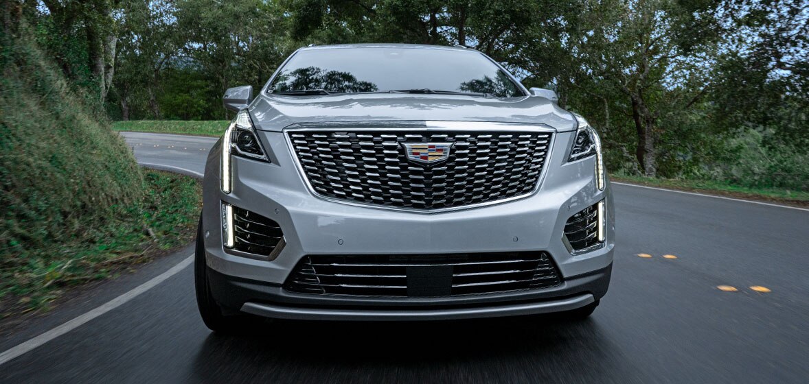 Asistente activo de mantenimiento de carril en tu SUV de lujo, Cadillac XT5 2024